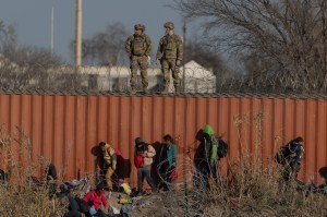 Texas Guard standoff with feds continues, despite Supreme Court ruling