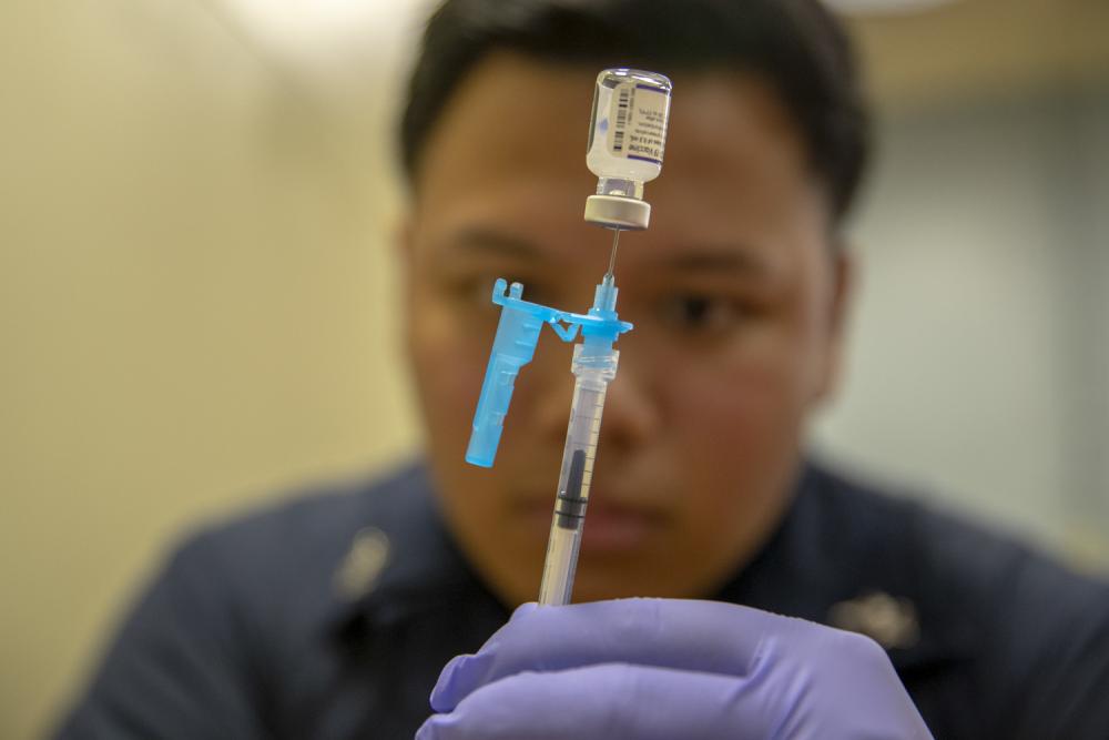 VA, HHS urge veterans to get COVID shots before holiday season