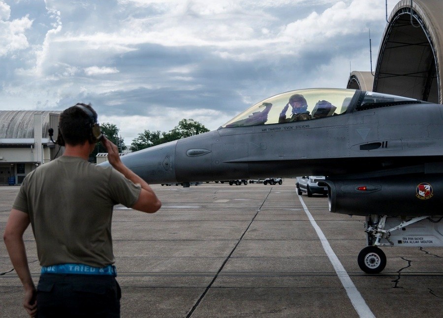 US Air Force begins piloted flights, autonomy tests for modified F-16s