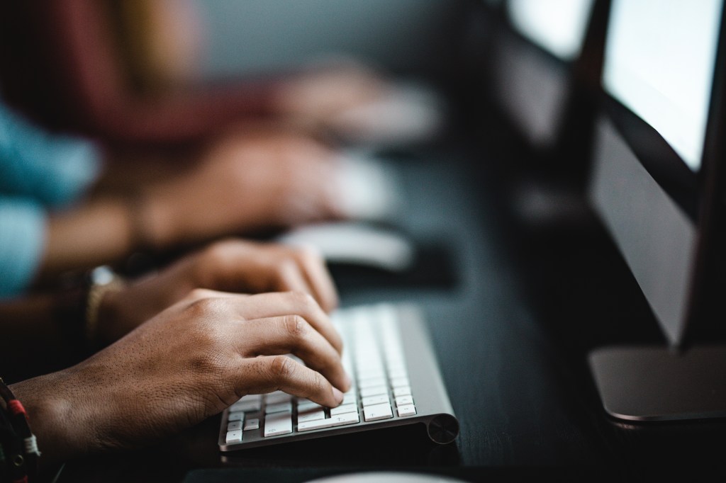 New leadership initiative aims to add 400 paid federal interns