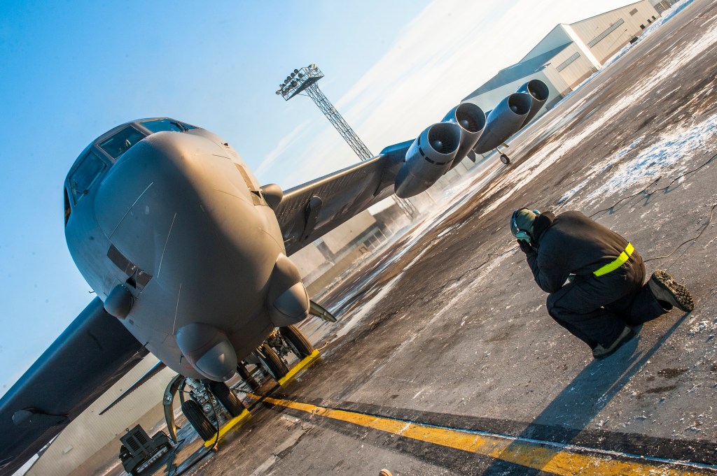 US Air Force nears battle over next B-52 engine