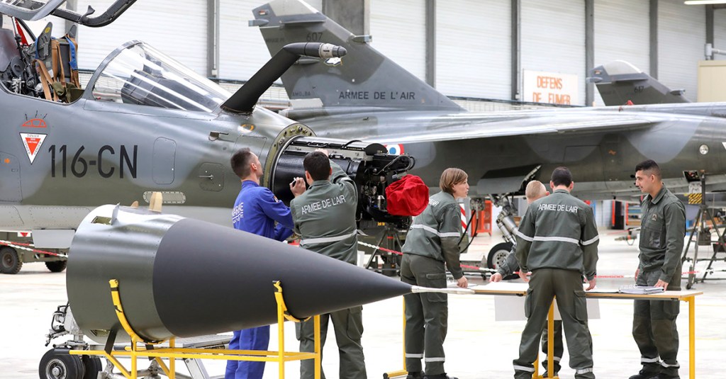 Contract pilots in F1B Mirage suffer non-life-threatening injuries in Tyndall AFB crash