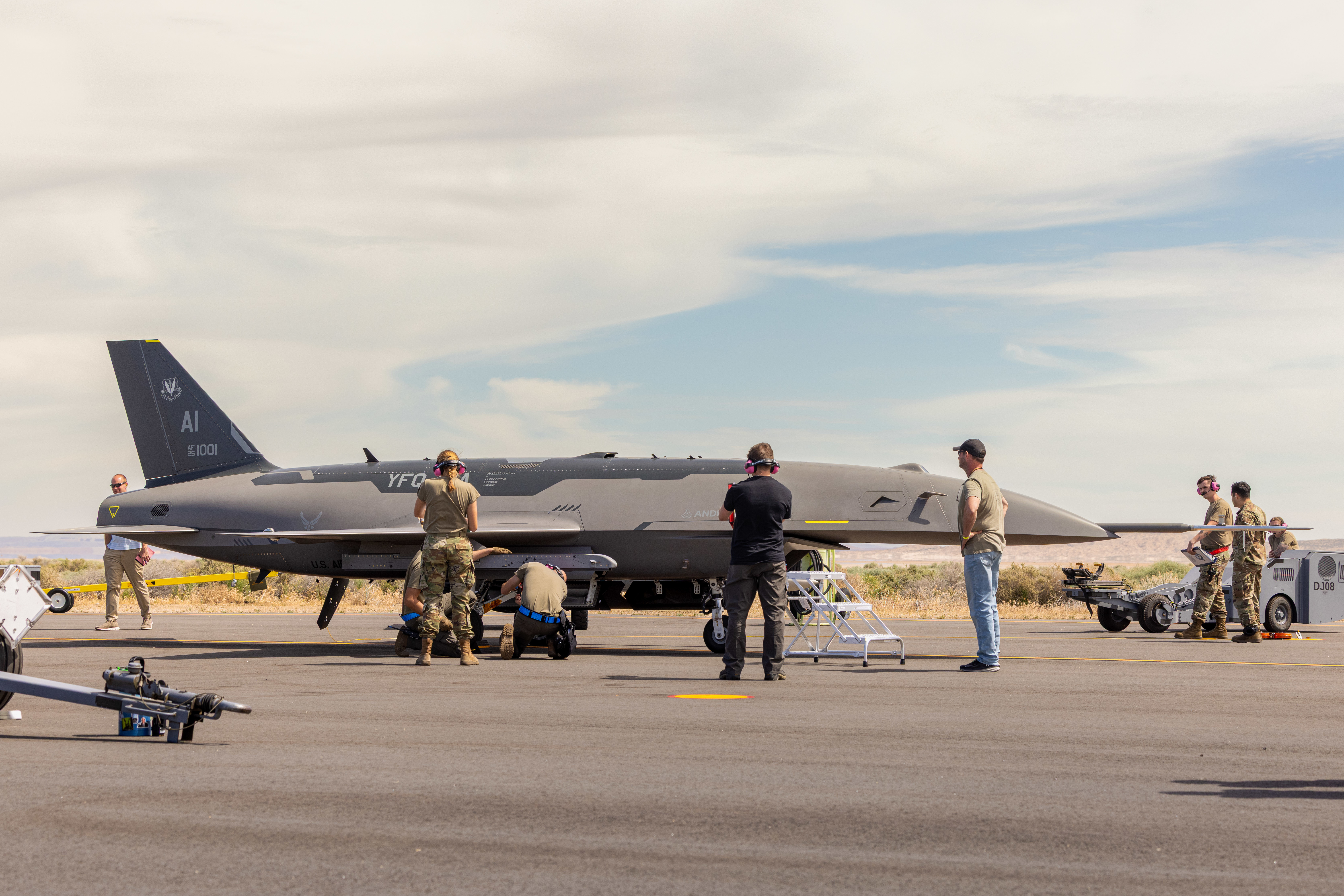F-22 pilot flies as “quarterback” controlling Anduril YFQ-44A drone in test
