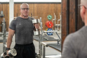 Meet the 48-year-old Space Force guardian setting Hawaii state powerlifting records