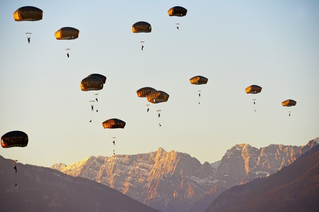 An app to keep paratroopers glued to their phones