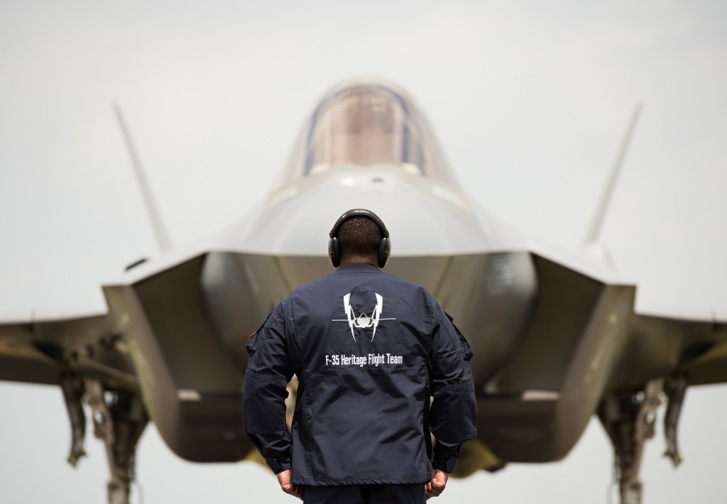 Pentagon formulating plan to move F-35 management from central office to services
