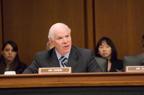 If government shuts down, senators want feds to get paid