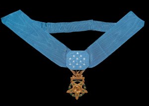 Fate of Iraq War hero Alwyn Cashe’s Medal of Honor now rests with the White House