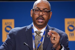 Biggest federal government union rallies against specter of Schedule F
