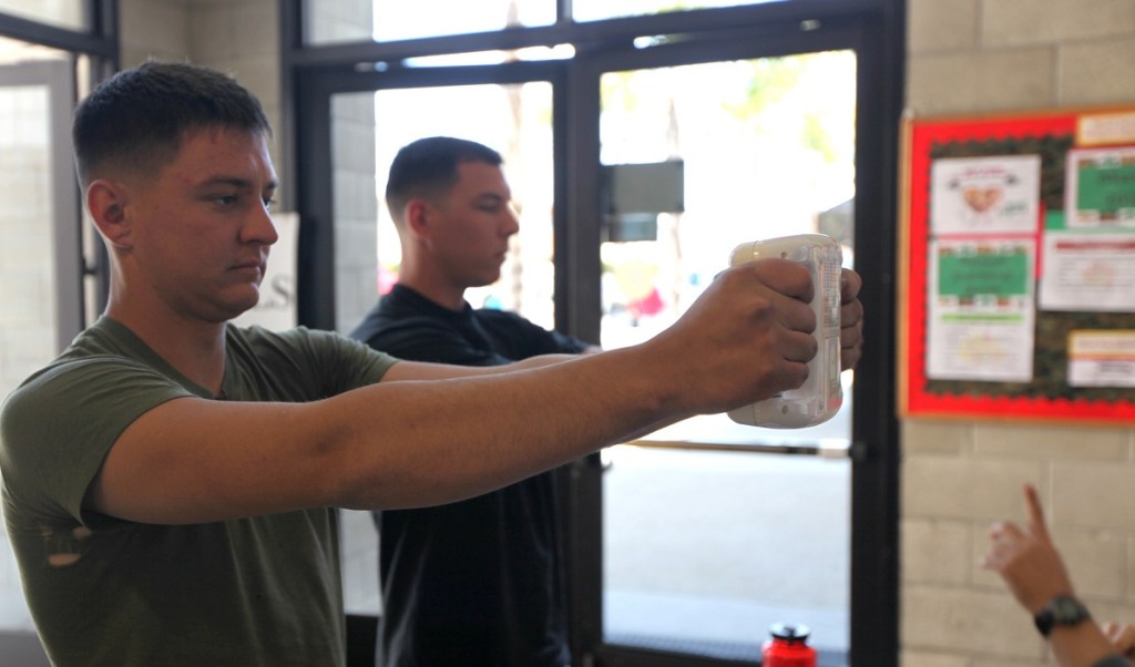 Military services can’t agree on where service members’ waists are