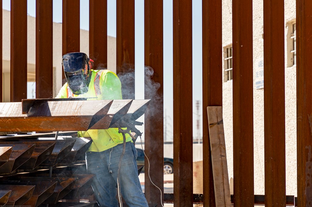 Lawmakers fight Trump’s border wall cash grab from DoD