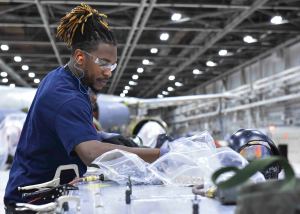 Pentagon urged to use federal workforce instead of contractors