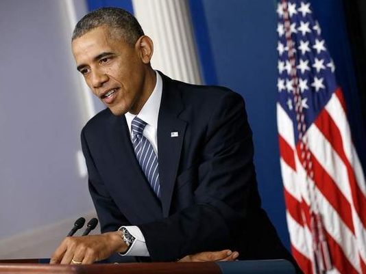 Obama gives federal employees paid family leave