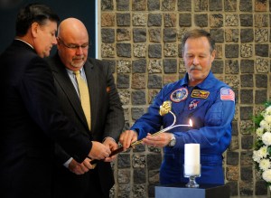 Astronaut memorial stirs memories for Navy veteran
