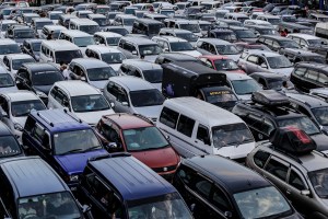 DoD sticking with troubled vehicle contractor