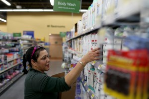 Wal-Mart veteran hiring to expand