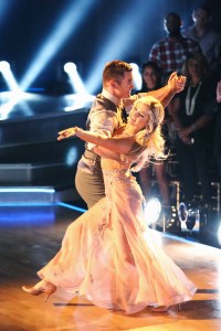 Judges laud guardsman train hero’s ‘Dancing With the Stars’ debut