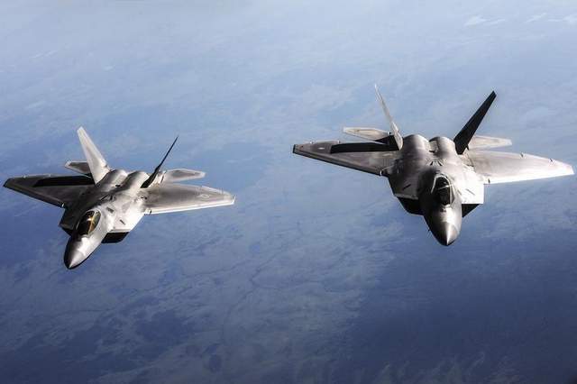 Carlisle: F-35s won’t dogfight, F-22s will