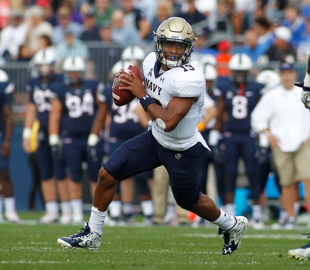 Football: Reynolds leads undefeated Navy past UConn, 28-18
