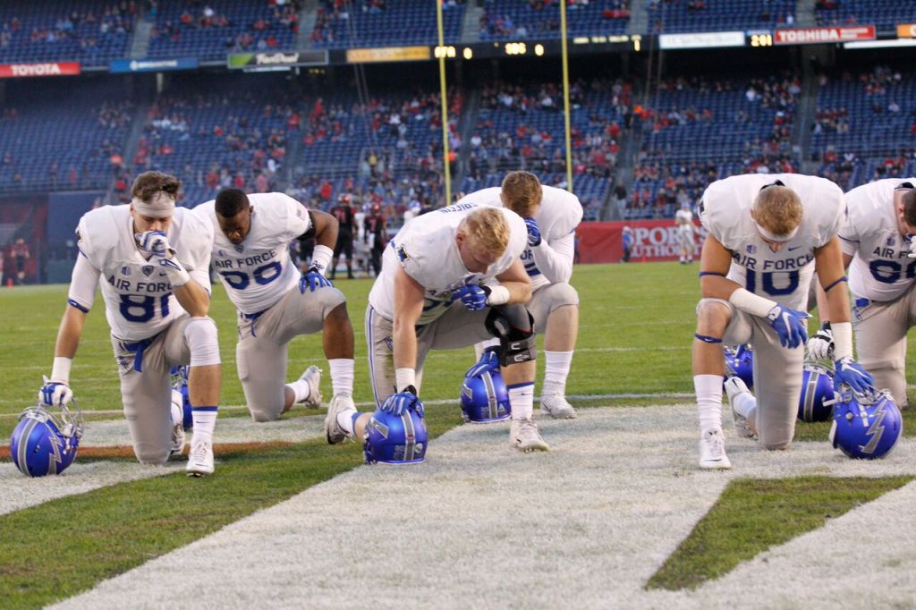 Air Force Academy football players allowed to pray publicly
