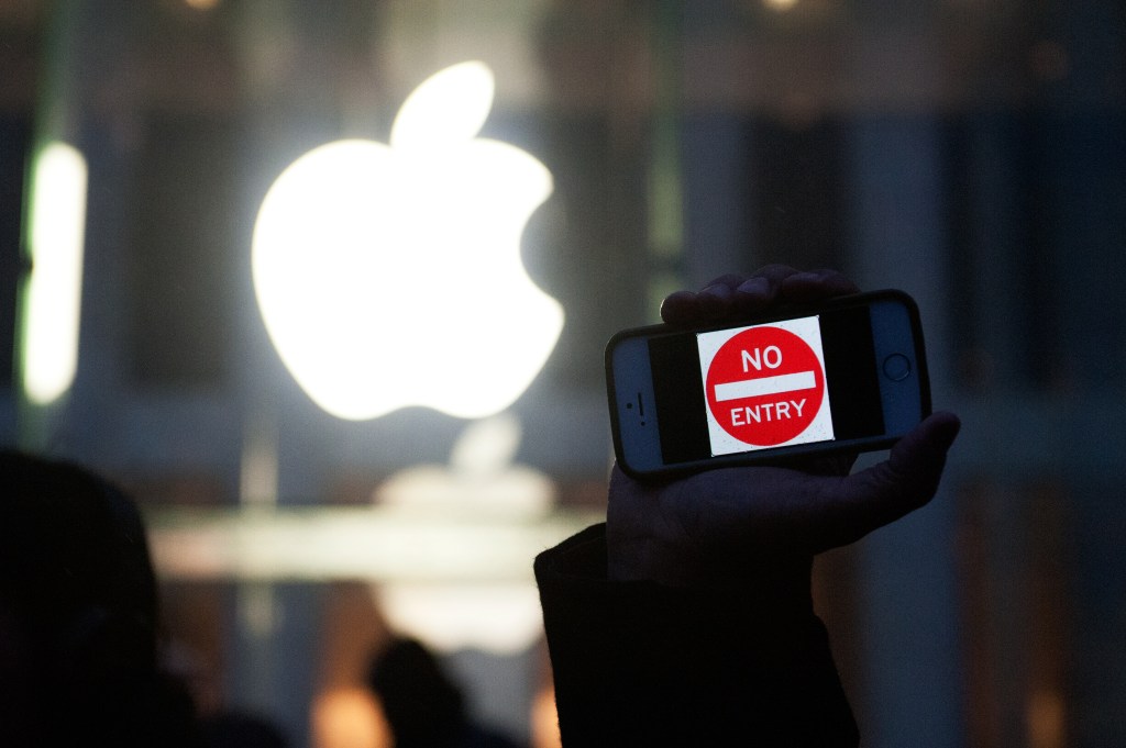 Apple-FBI dispute looms over RSA cybersecurity gathering