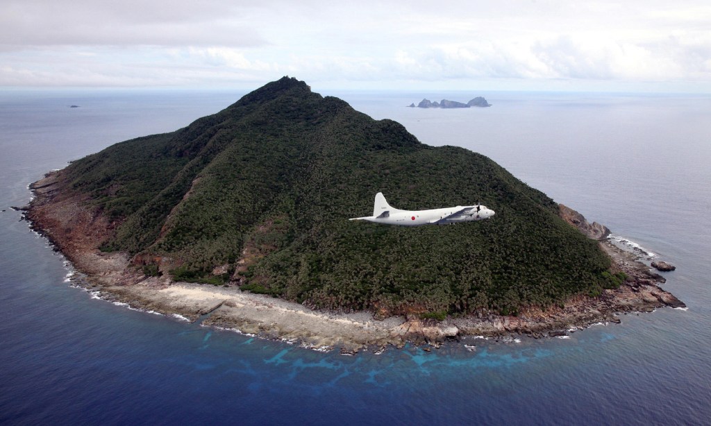 Defense ministers from Japan, China inaugurate hotline