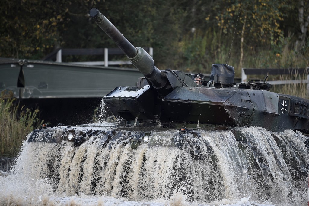 German Rheinmetall works on new 130mm tank gun