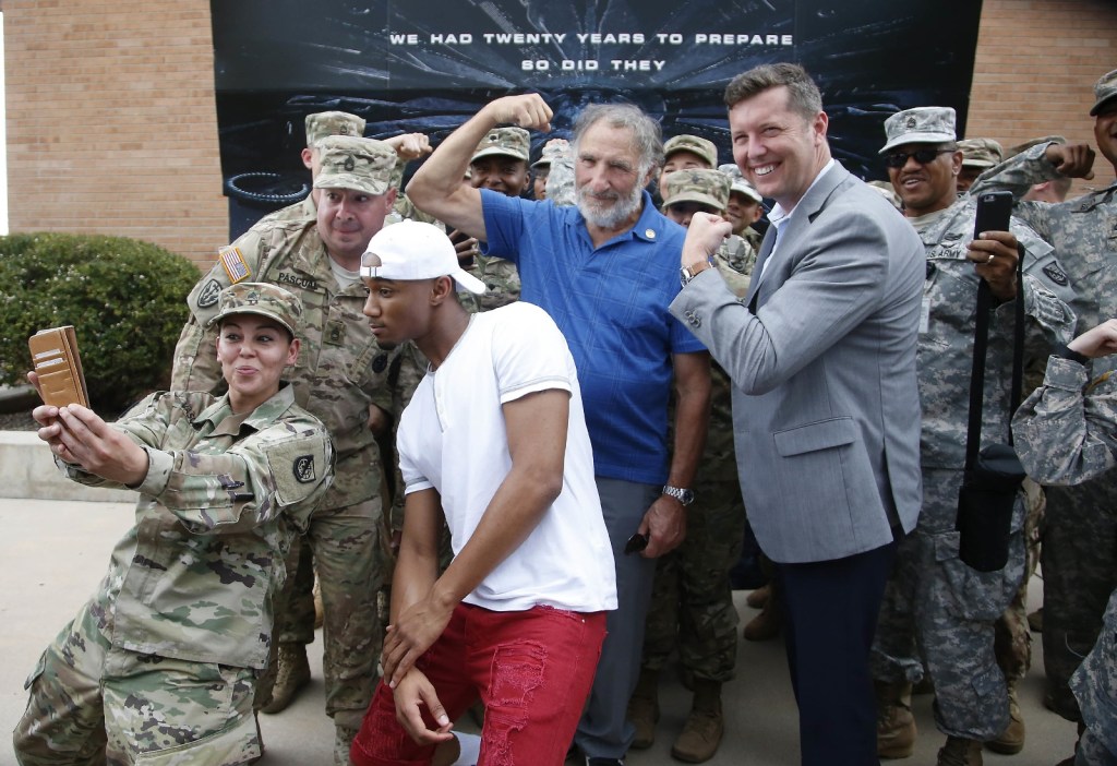 Celebs join soldiers for ‘Independence Day: Resurgence’ screening