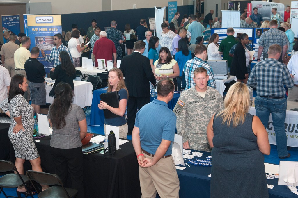 Report: Number of veterans in federal jobs rose slightly last year