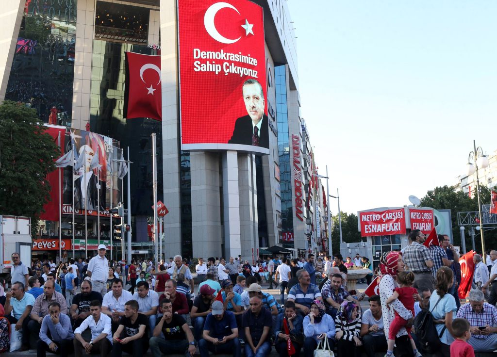 Thousands protest outside U.S. base in Turkey