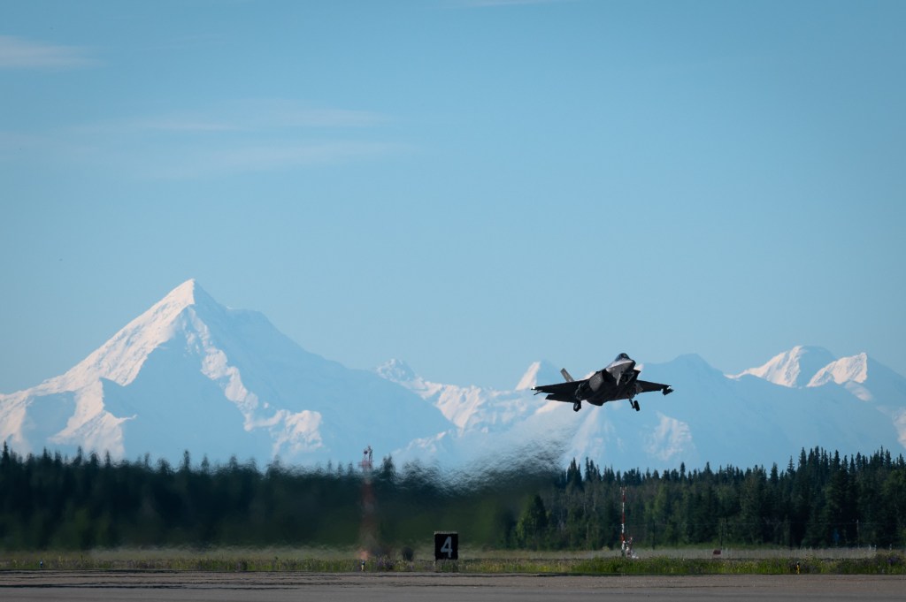 Watchdog group finds F-35 sustainment costs could be headed off affordability cliff