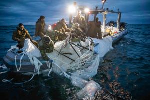 Navy divers use typical skills in odd mission — recovering a balloon