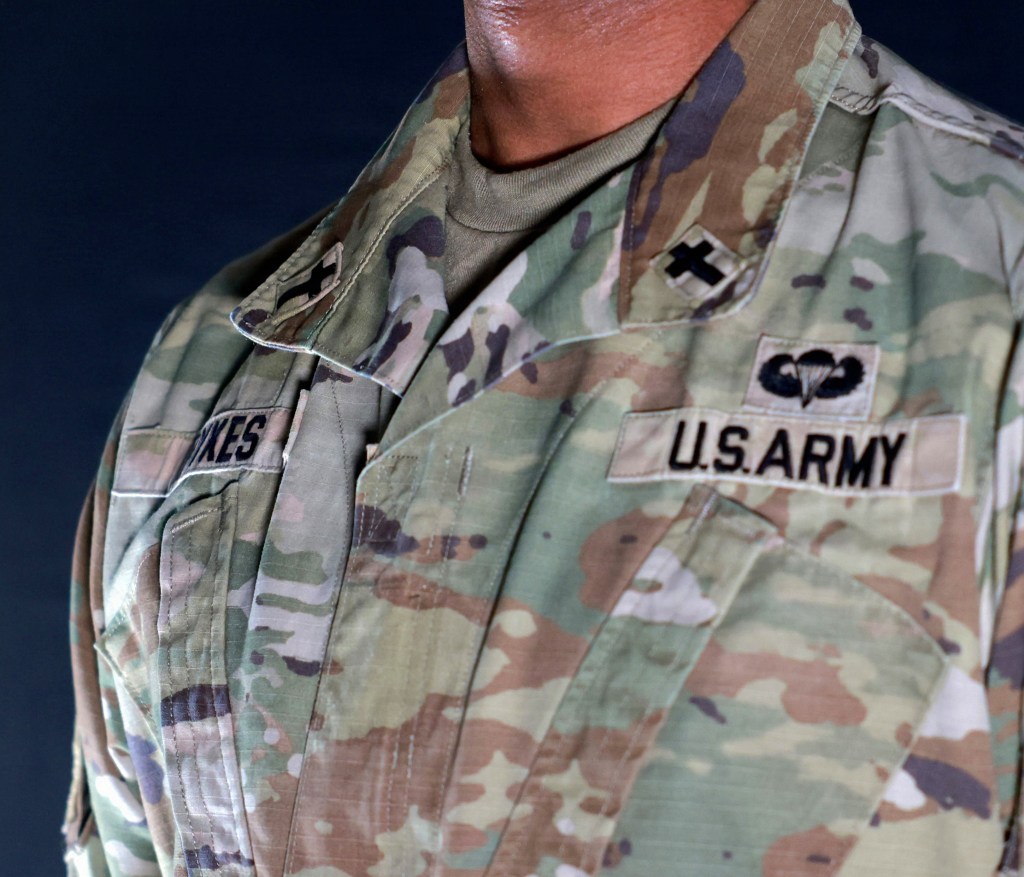 US Army gives chaplains 90 days to remove rank insignia