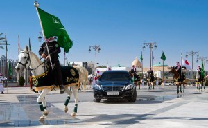 Japan’s Abe meets Saudi king amid Persian Gulf troubles