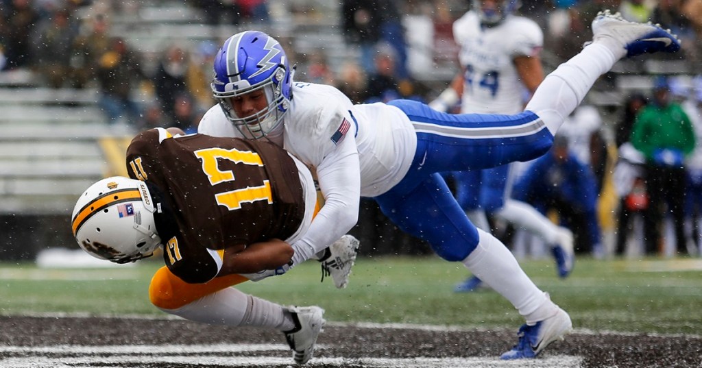 Air Force loses to Wyoming on late touchdown in the snow