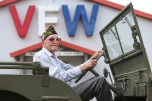 WWII veteran donates restored Jeep to Texas military group