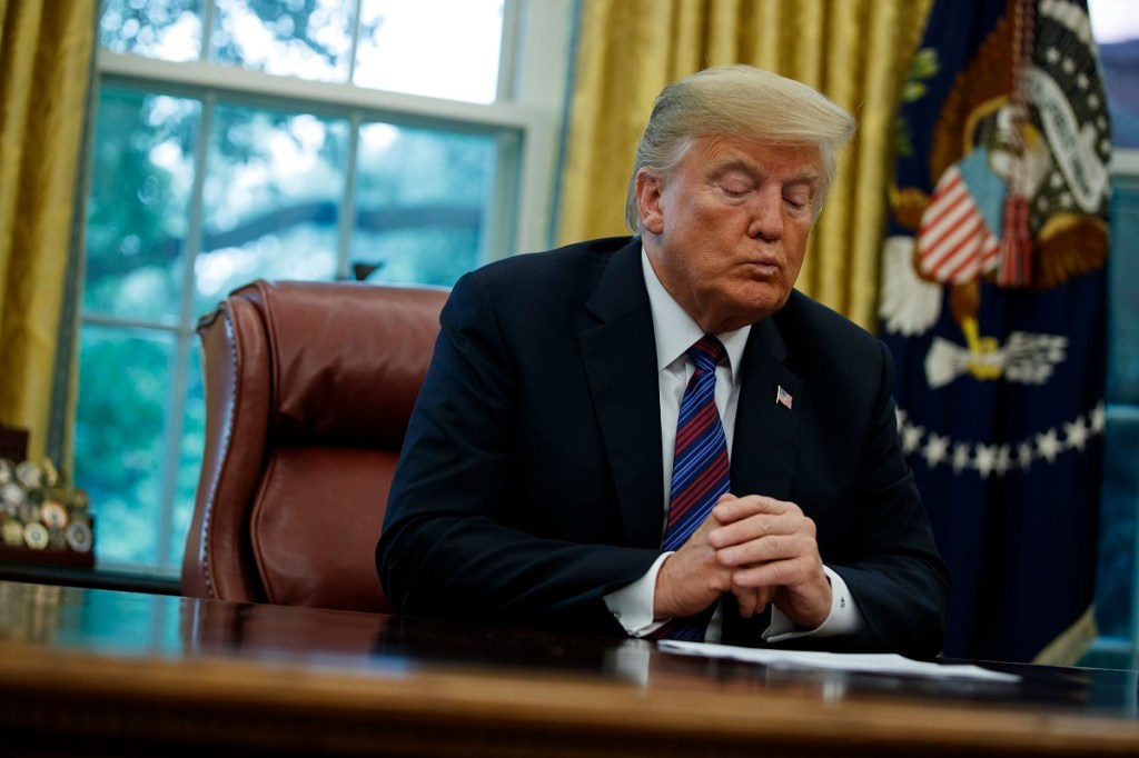 Trump intends to freeze federal pay for 2019