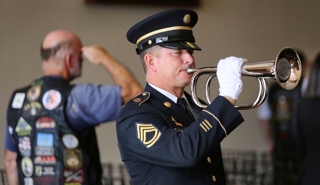 For some veterans, strangers are family at burial services
