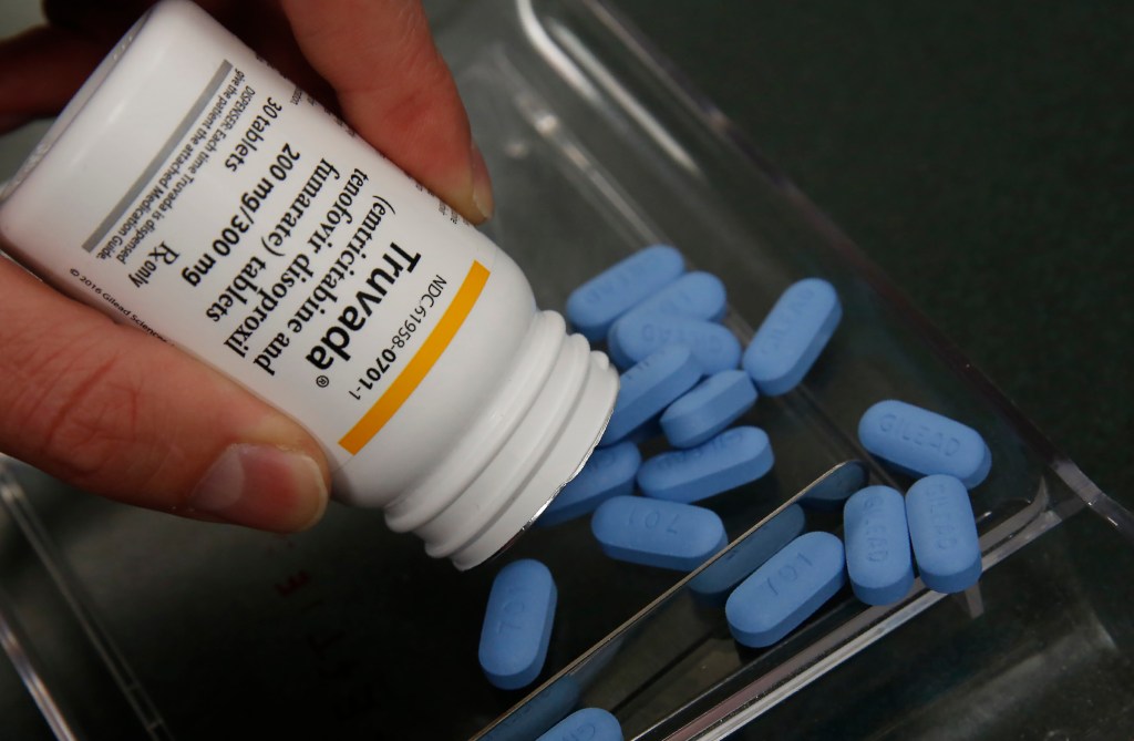 Pentagon balks at court order allowing HIV-positive persons to serve