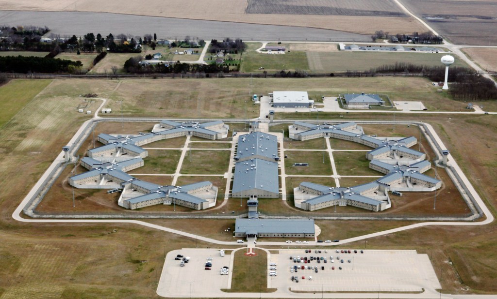 Bureau of Prisons officers seek federal law penalizing sexual threats