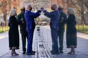 Bidens pay tribute at Vietnam Veterans Memorial