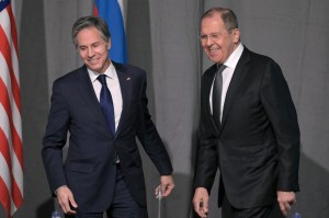 Tensions grow over Ukraine with the trading of threats