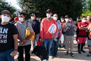 US border agency leader resigns amid unprecedented wave of migrants
