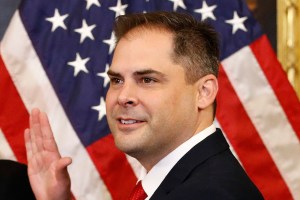 Former Navy pilot’s win cements Republican control of US House
