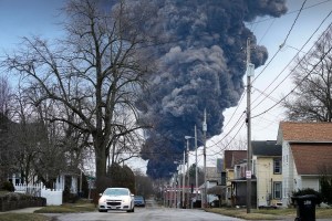 Federal regulators to review all major freight railroads for safety