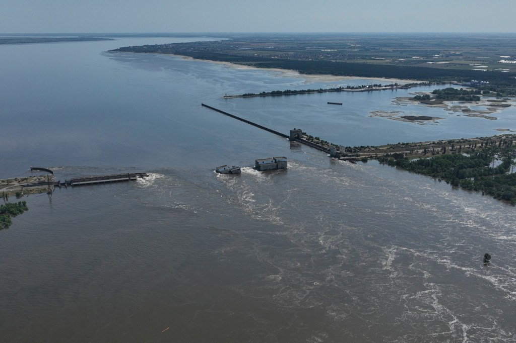 Drone footage of collapsed Ukrainian dam counters Russian narrative