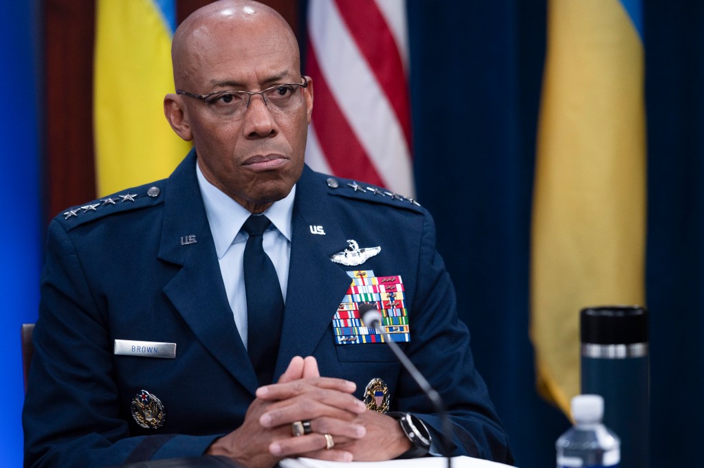 Top US military officer speaks with Chinese counterpart