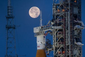More delays for NASA’s moonshots, with crew landing put off until 2026