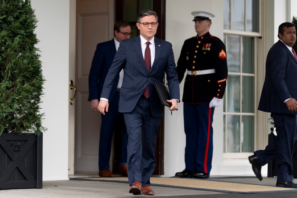 Congress leaders reach a tentative deal to delay government shutdowns