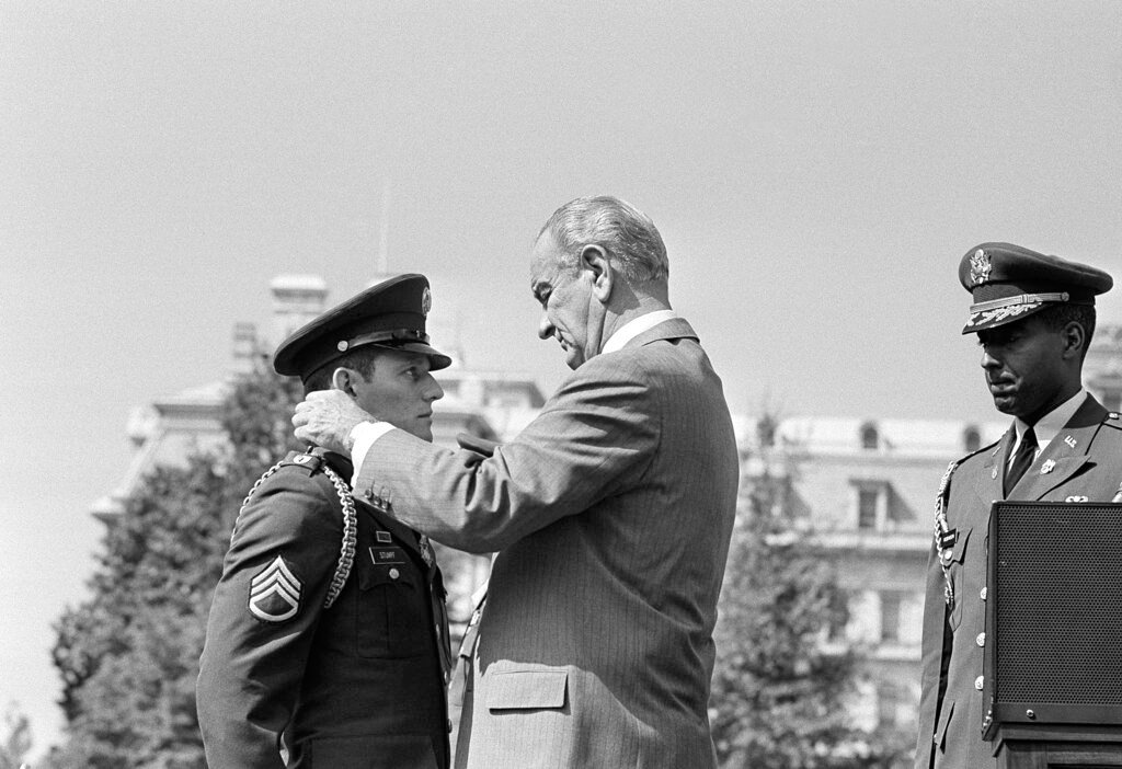 Medal of Honor recipient Kenneth Stumpf has died at 77